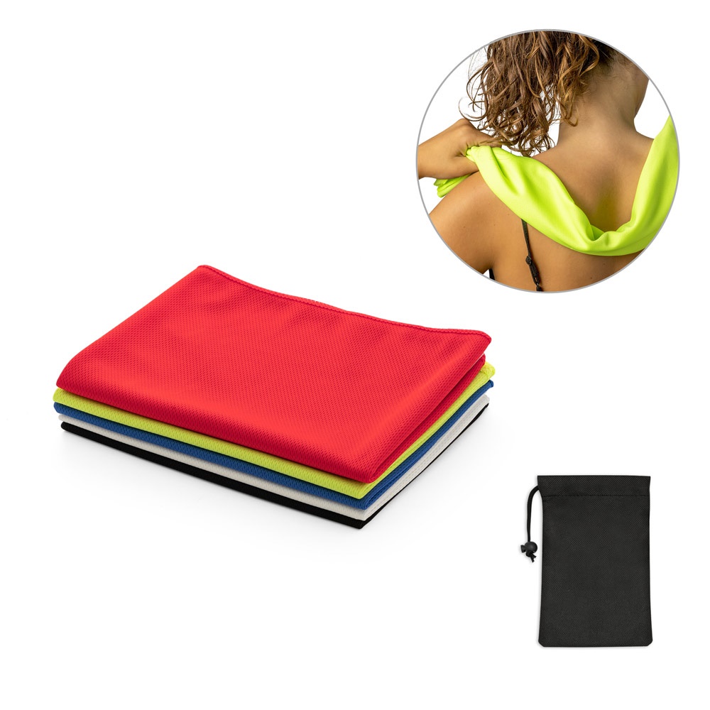 BERNAL. Erfrischendes Sporthandtuch aus recyceltem Polyester (100 % rPET) mit einem Beutel aus Vliesstoff.